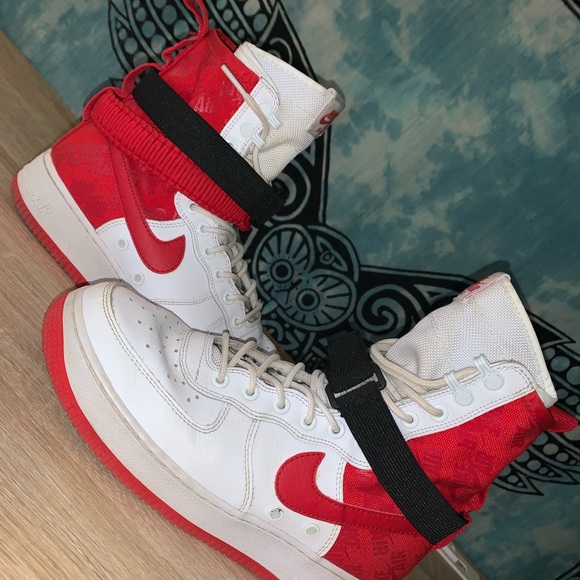 Nike Shoe Lot. All shoes are in amazing condition and are between size 8 to 9.5. - Picture 3 of 10